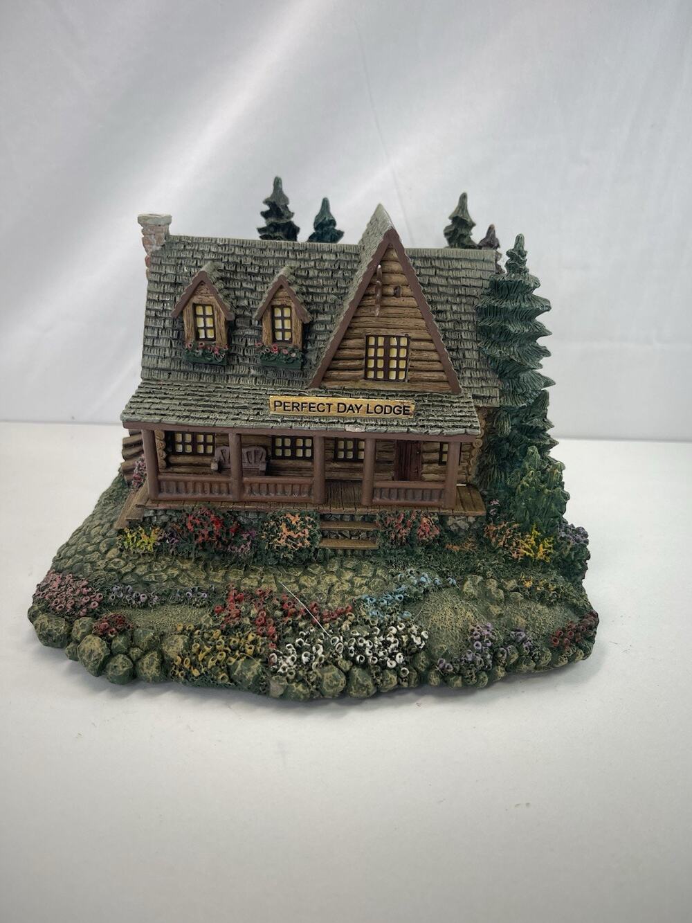 Thomas Kinkade Hawthorne Village Perfect Day Lodge Seaside Village A1317